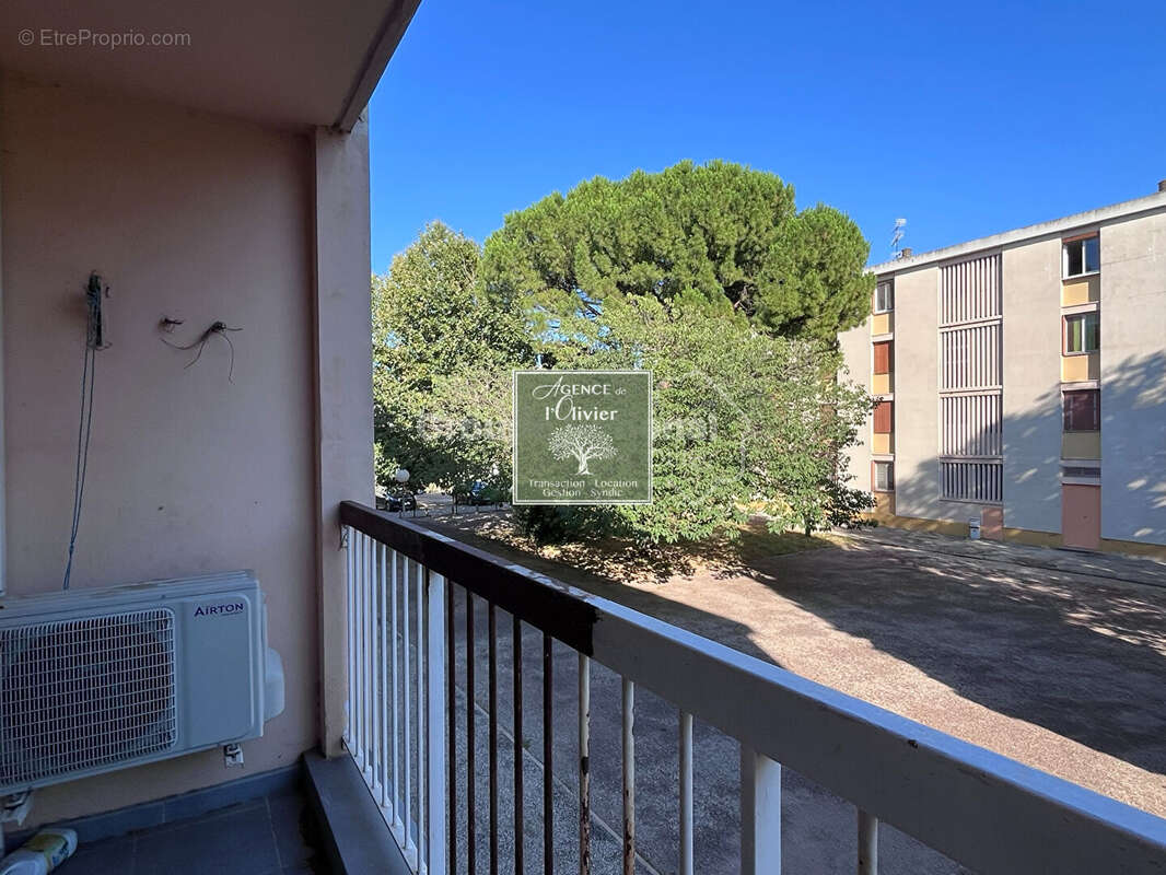 ARLES. Appartement T4 avec balcon - photo 2