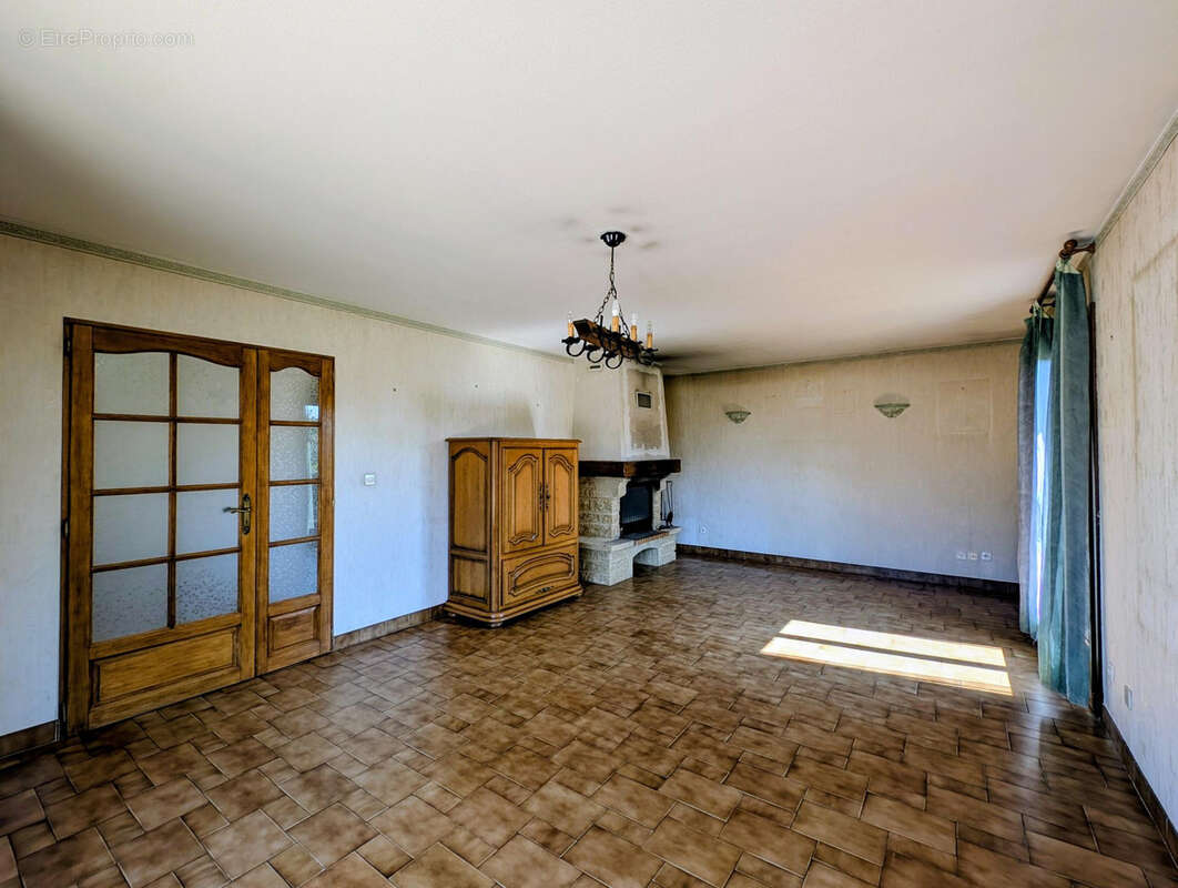 Maison plain pied en centre village - photo 4