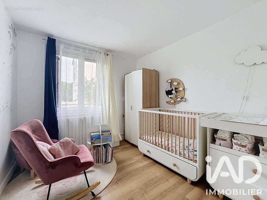 Photo 8 - Appartement à LE MESNIL-LE-ROI