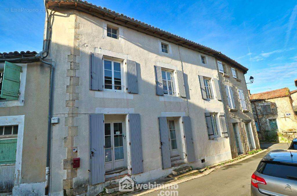 Maison de 185 m2 habitables. - Maison à CEAUX-EN-COUHE