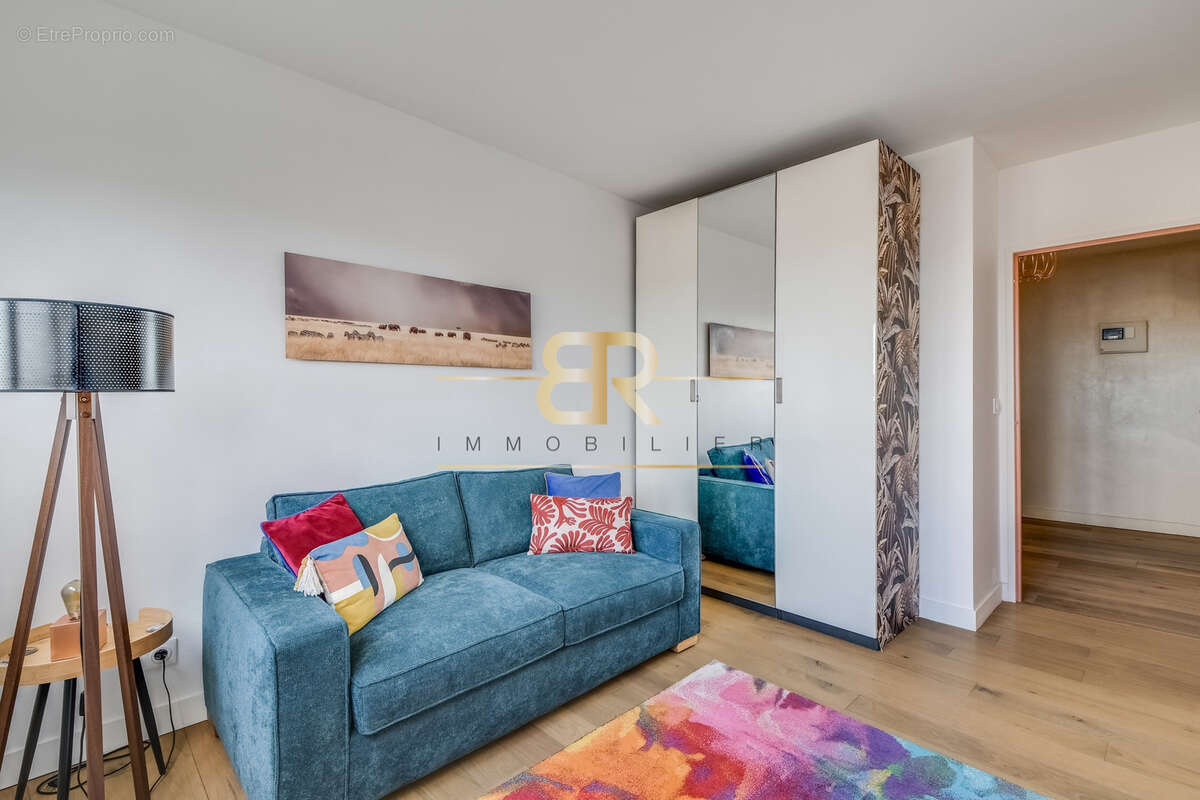 Appartement à COURBEVOIE
