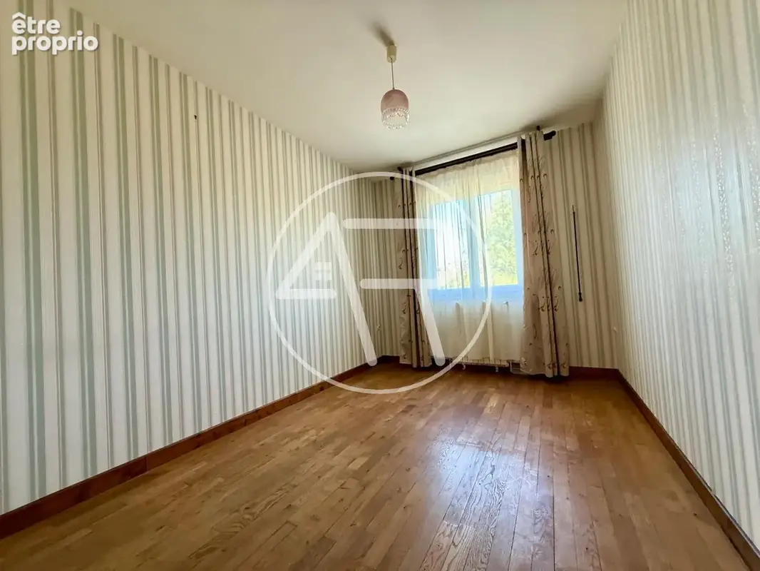 RARE MAISON F4 avec grand garage, grange et 7386 m2 de terrain - photo 8