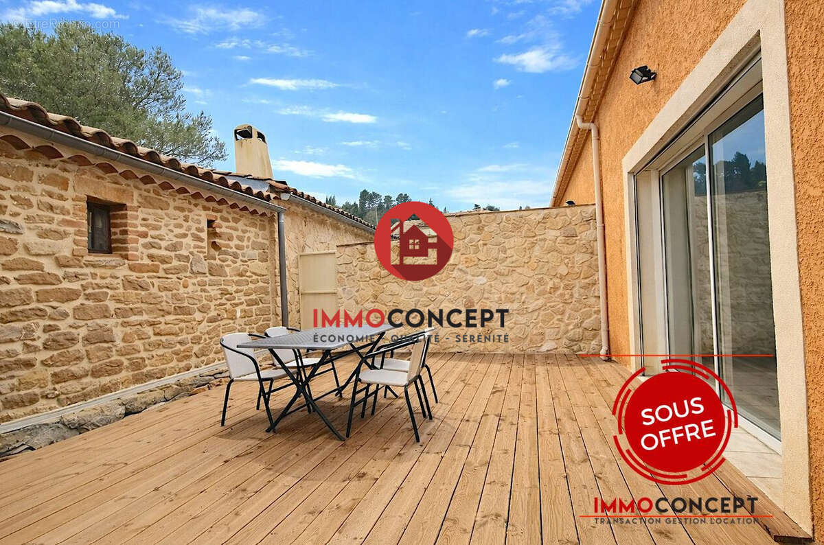 Maison à LAUDUN-L'ARDOISE