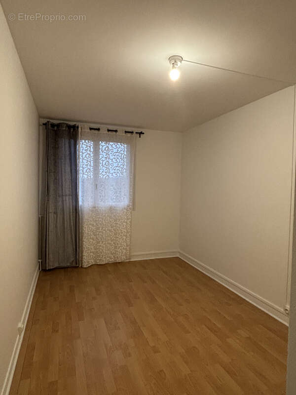 Appartement à EZANVILLE