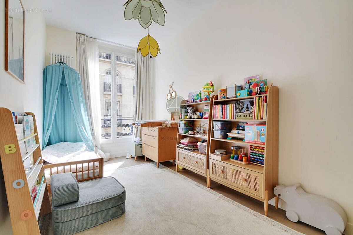 Appartement à PARIS-7E