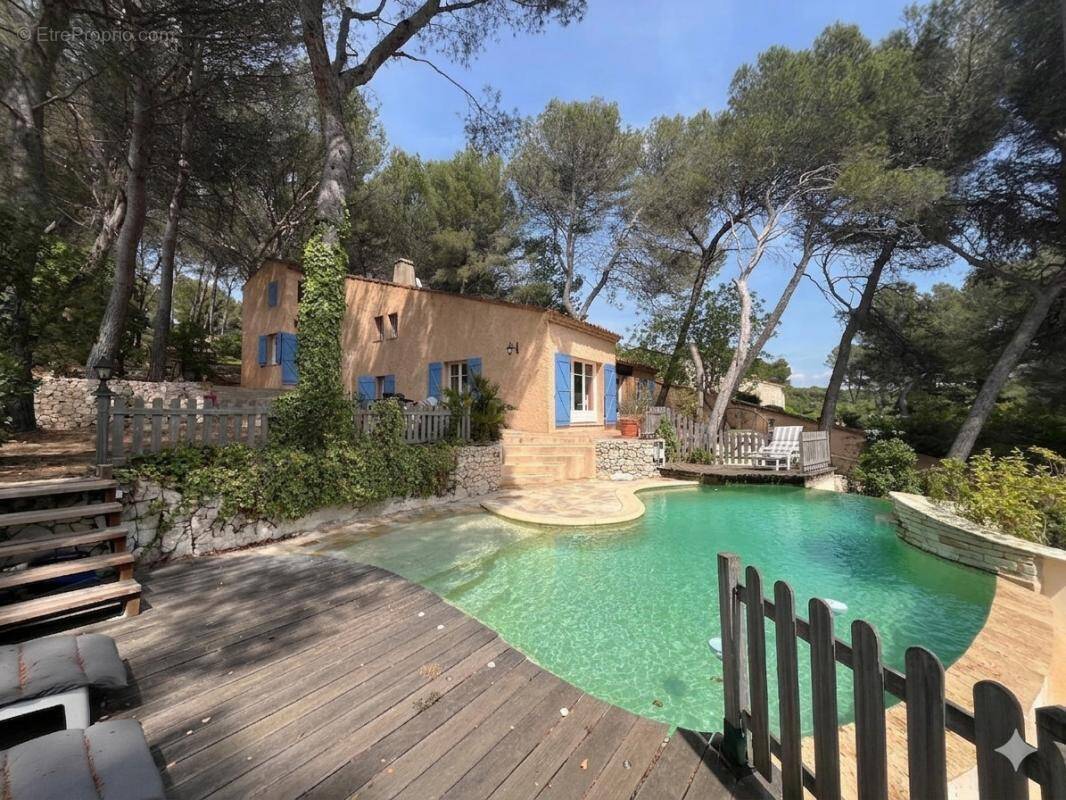 Maison à VENTABREN