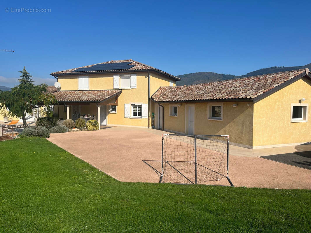 Maison à SAINT-DIDIER-SUR-BEAUJEU