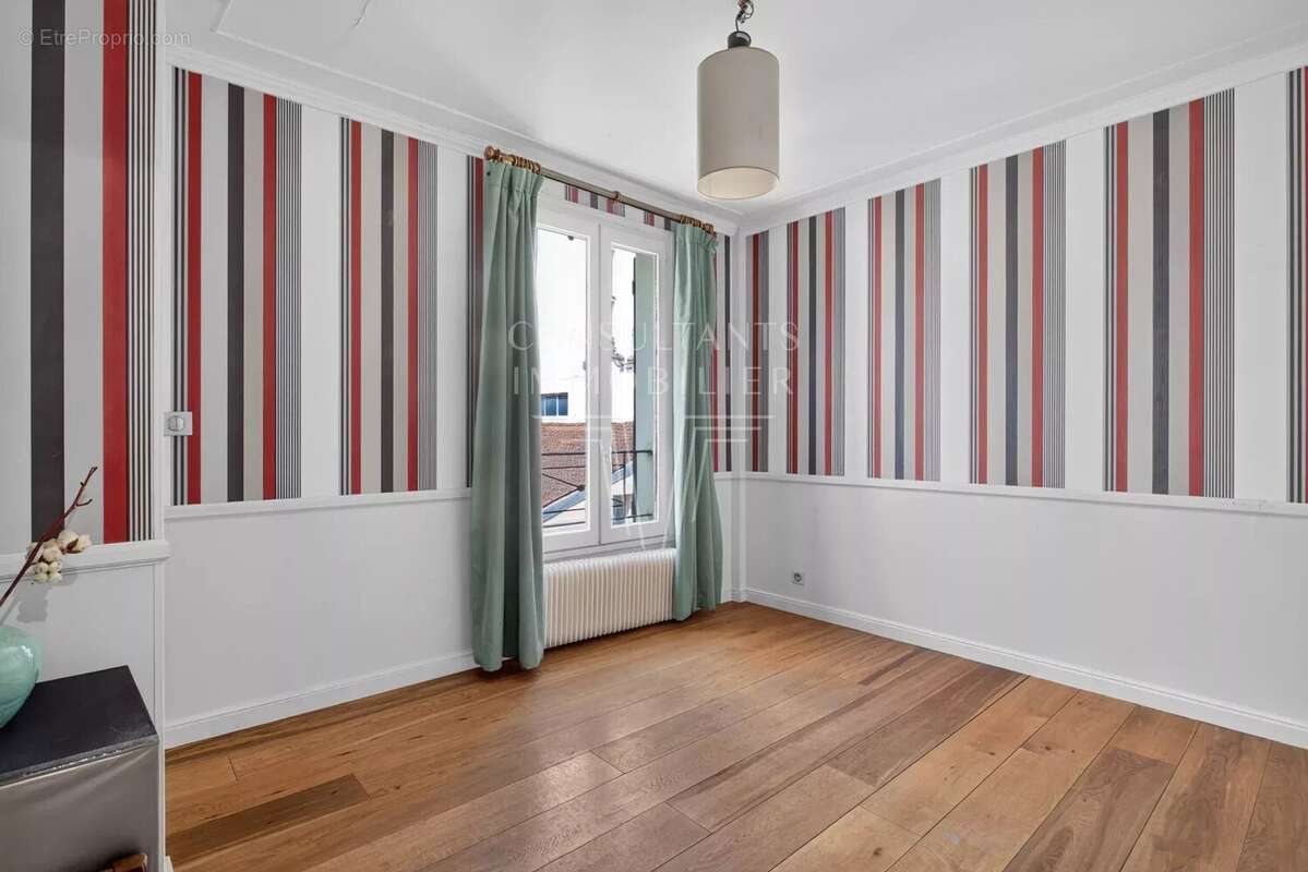 Boulogne Porte de Saint-Cloud . DUPLEX TROIS CHAMBRES - photo 11