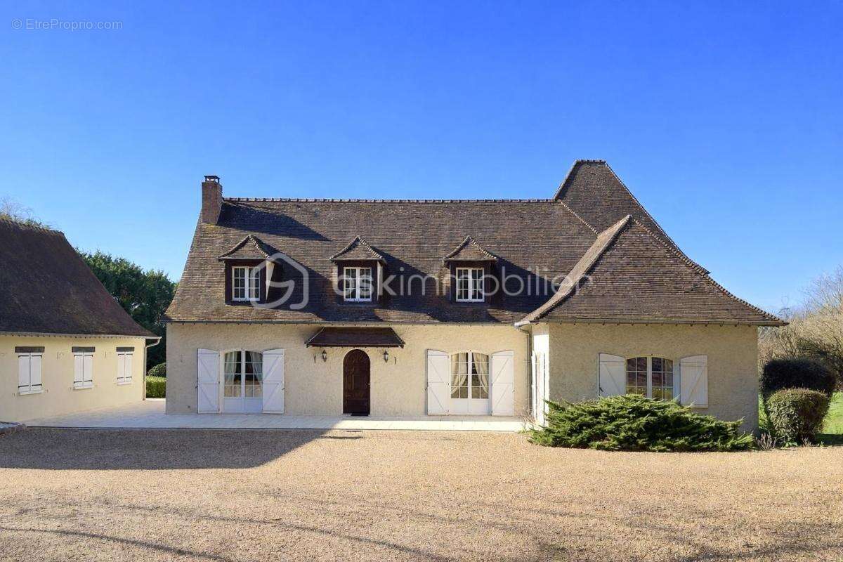 Domaine d’exception sur 2,4 hectares avec 3 habitations, piscine et étangs — 30 min Paris - photo 4