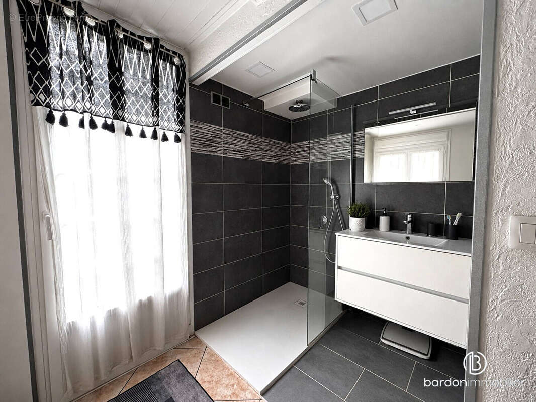 Maison 7 pièces  -147 m² - Environnement calme - photo 7