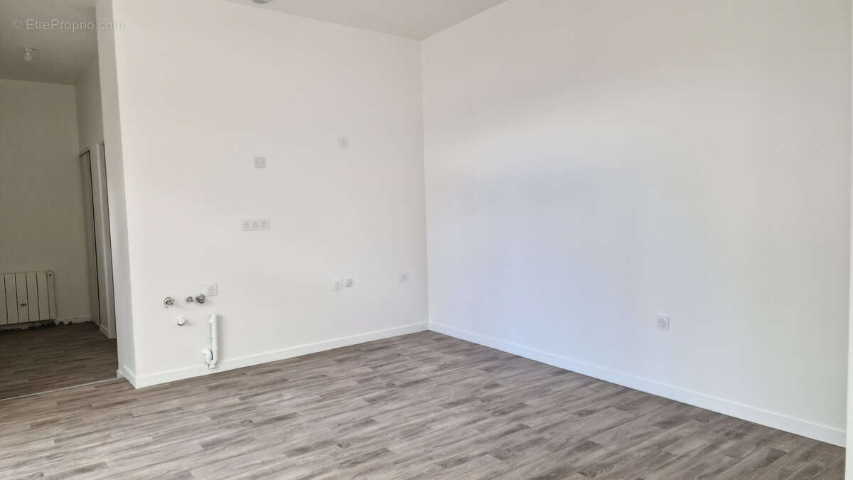A marly la ville - appartement neuf de type f3 en rez de jardin avec place de parking. - photo 4