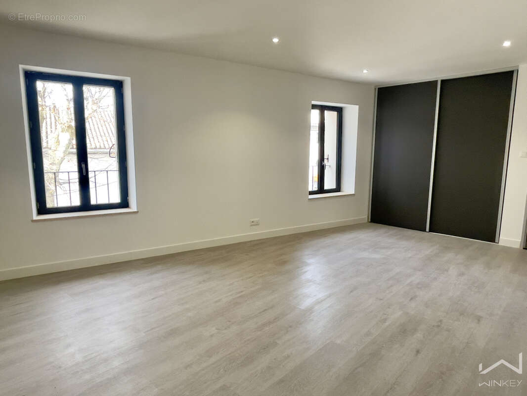 Appartement à SAINTE-CECILE-LES-VIGNES