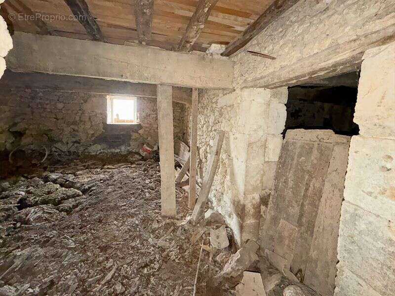 En campagne maison ancienne a renover entierement sur plus de 5000 m² de terrain - photo 14
