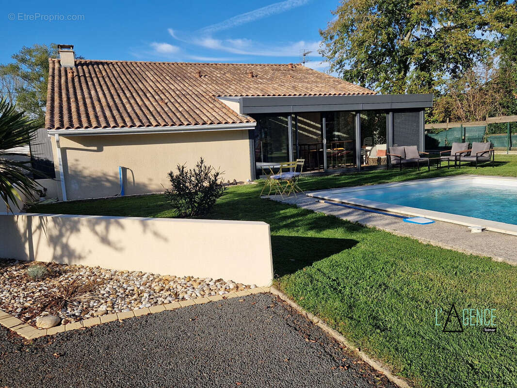 Maison 136 m² à Civrac-De-Blaye  - photo 4