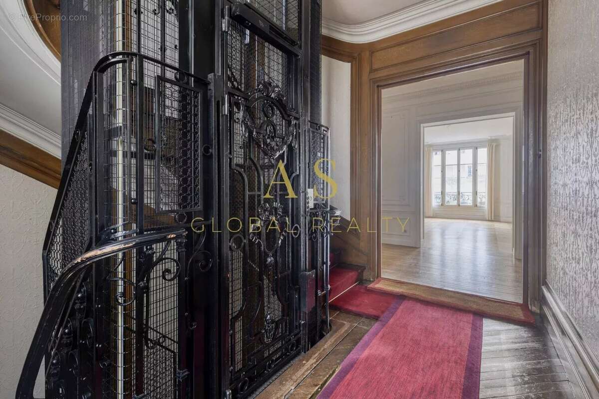 Appartement à PARIS-7E