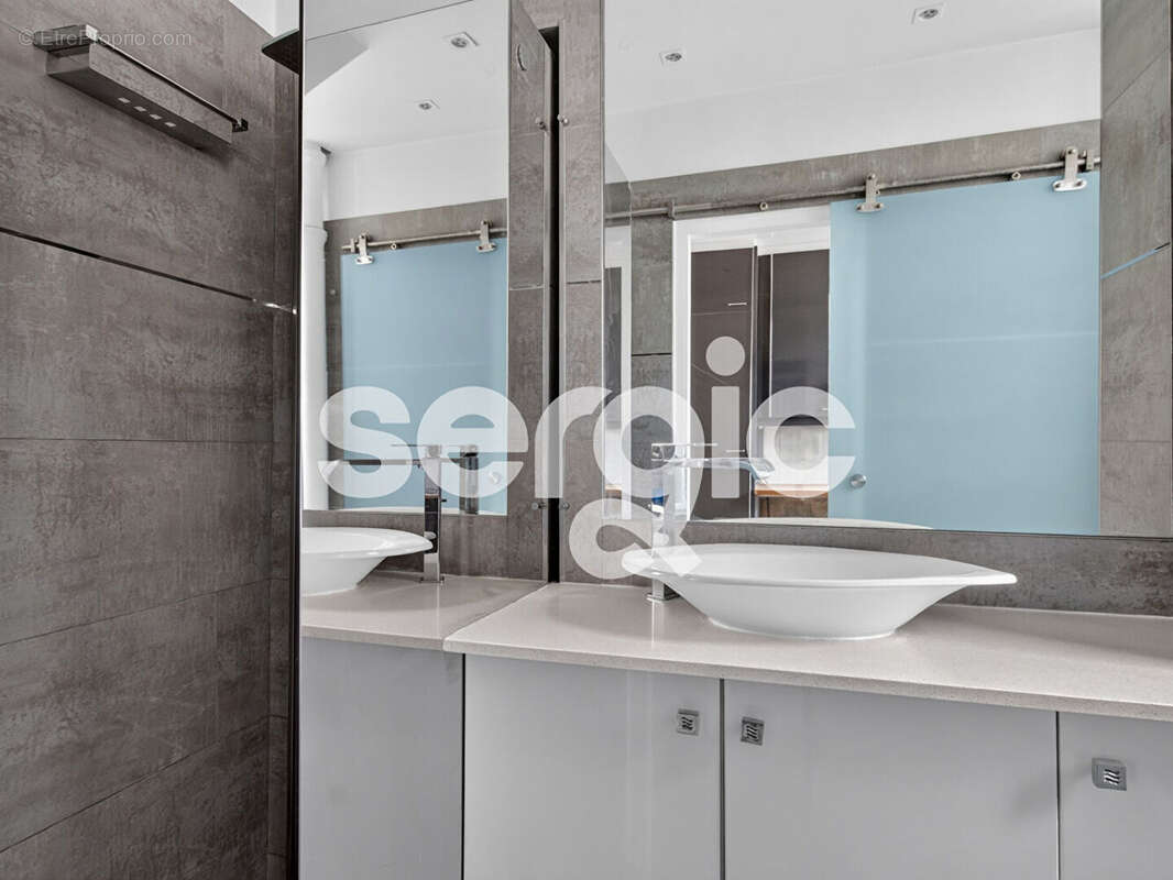 Appartement à PARIS-14E