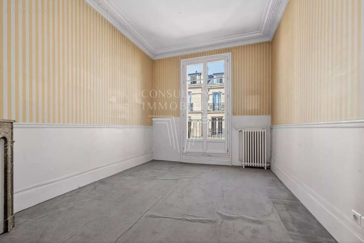 Appartement à PARIS-16E
