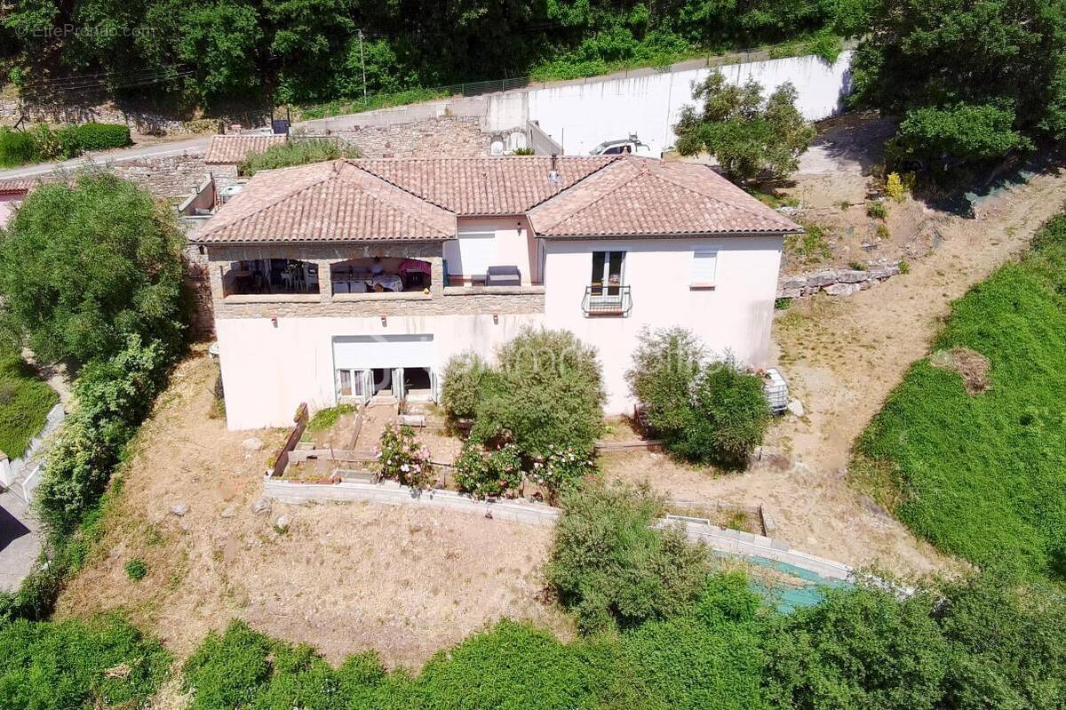 Maison à POUJOLS