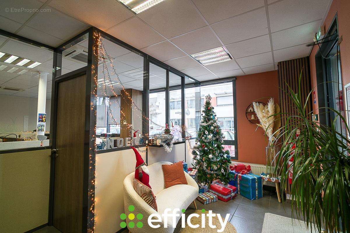 Commerce à DECINES-CHARPIEU