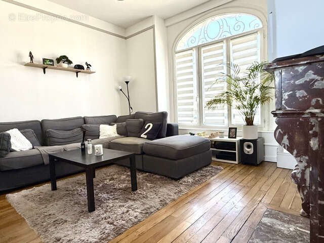 Appartement à COURMELLES