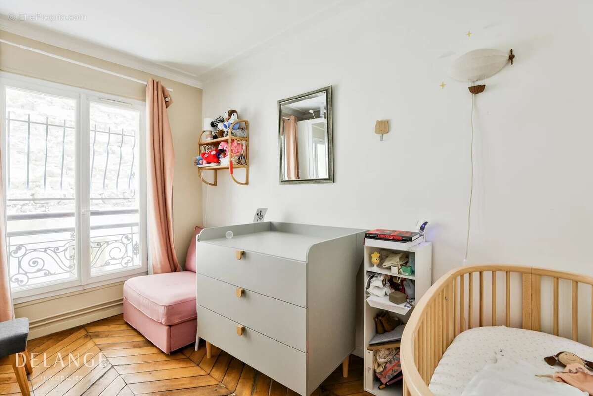 Appartement à PARIS-17E