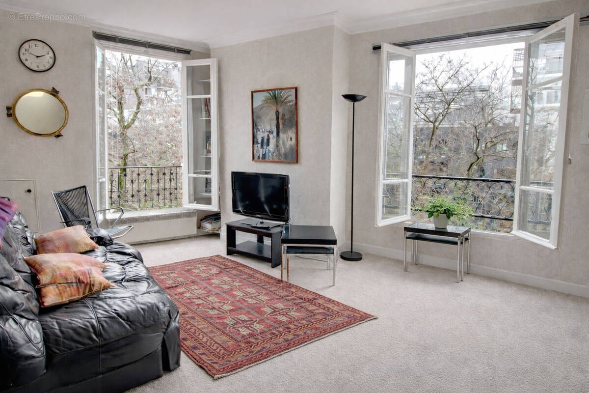 Appartement à PARIS-14E