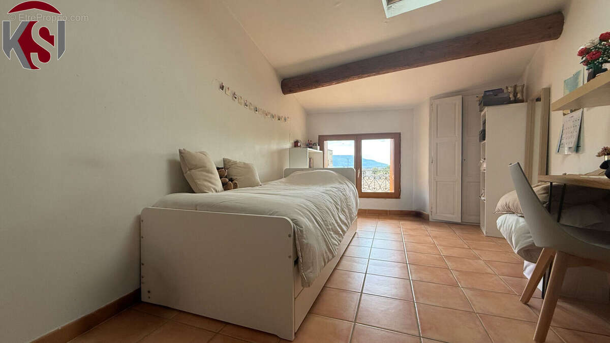Maison à SEILLONS-SOURCE-D'ARGENS