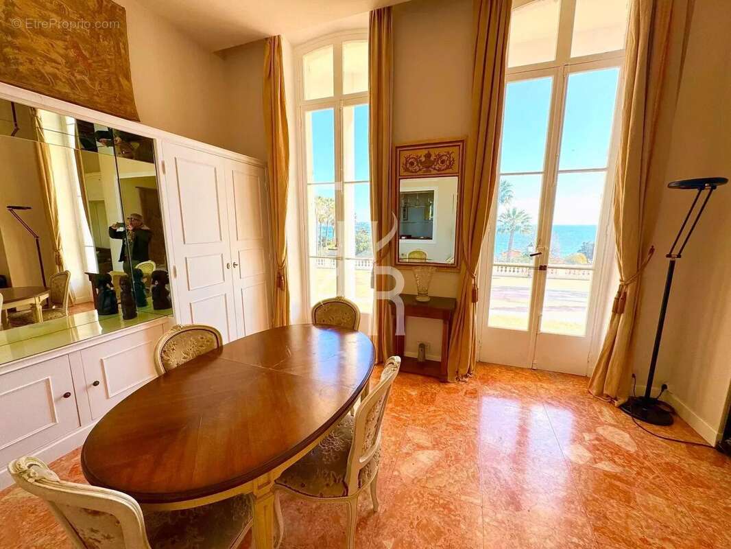 Appartement à VALLAURIS