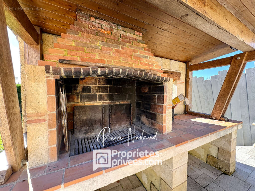 Maison à LES ARTIGUES-DE-LUSSAC