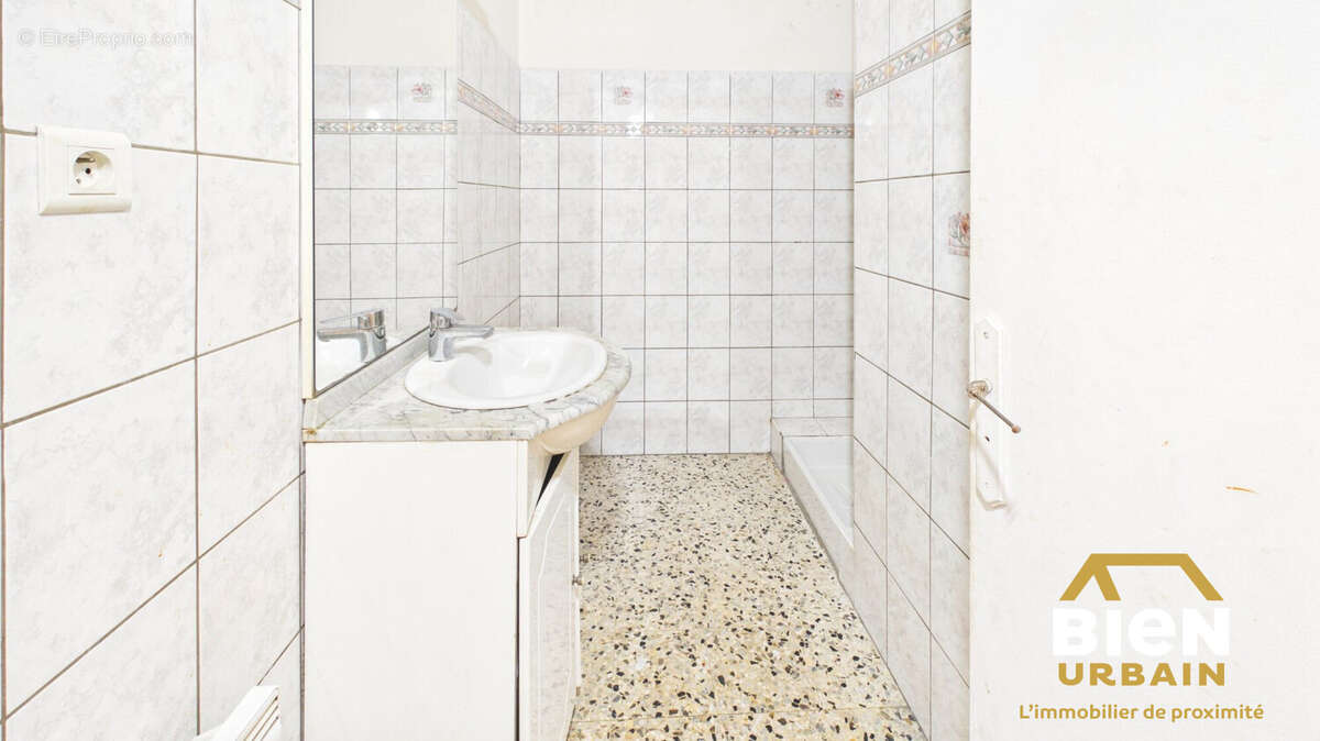 Appartement 140 m² à Garons  - photo 8