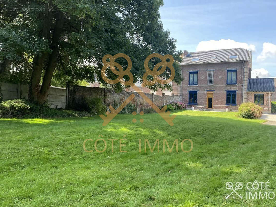 Maison à COURRIERES