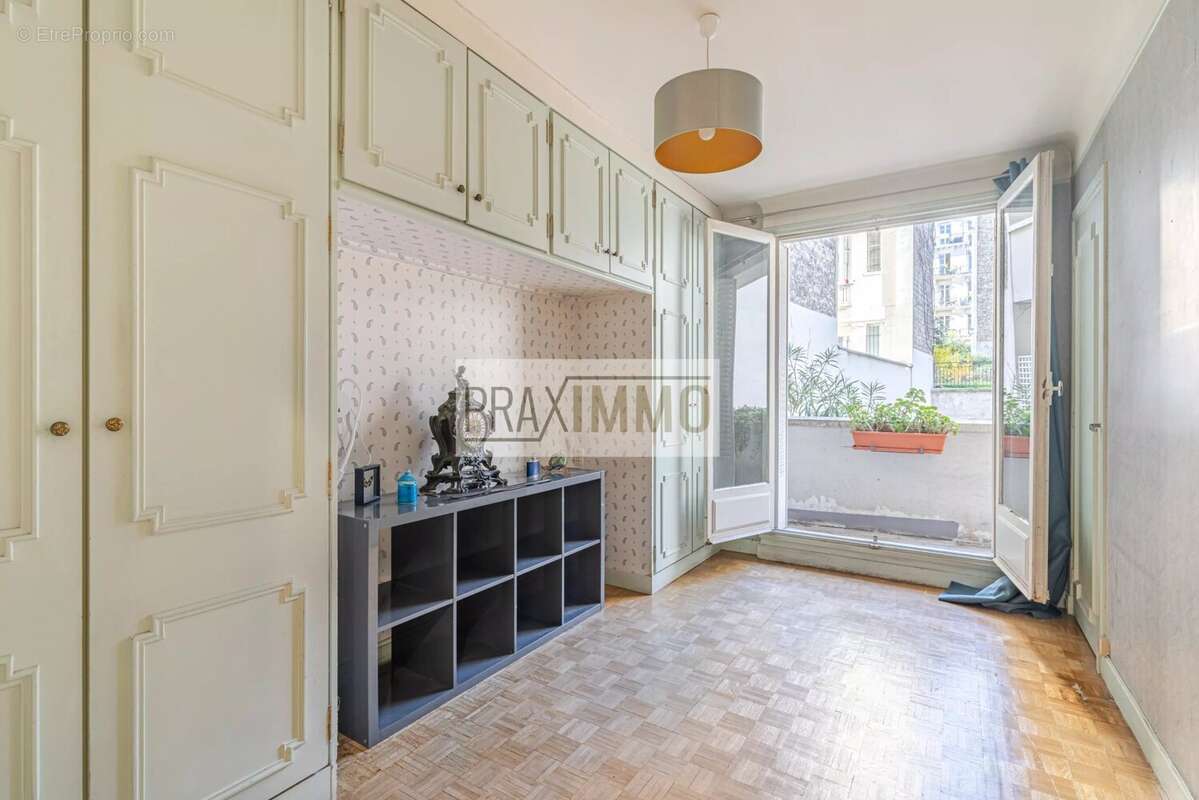 Appartement 73 m² à Paris-16e  - photo 6
