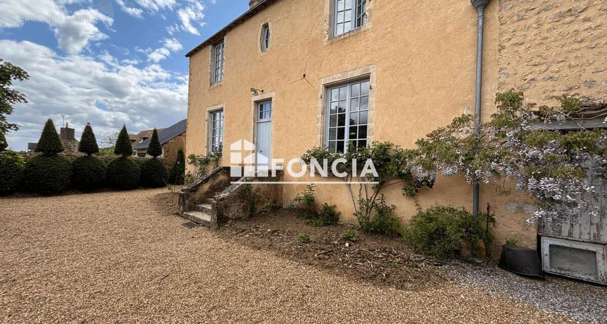 Maison à CONLIE