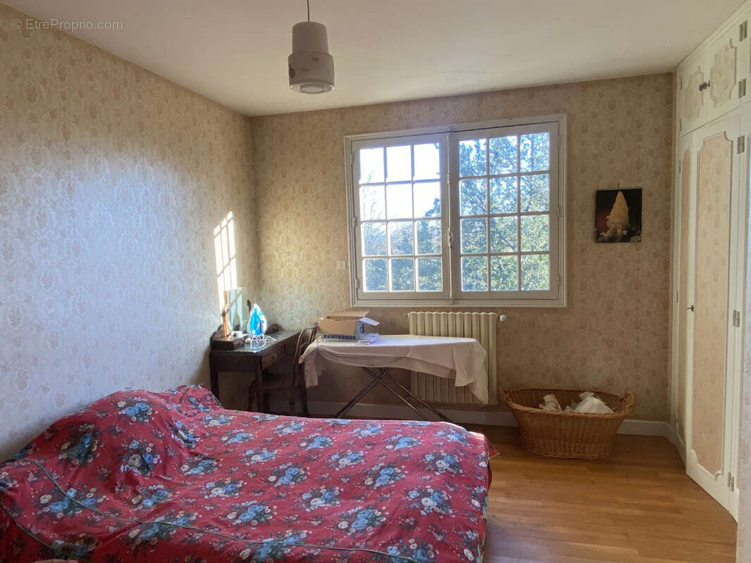 Maison à SAINT-CYR-LA-ROCHE