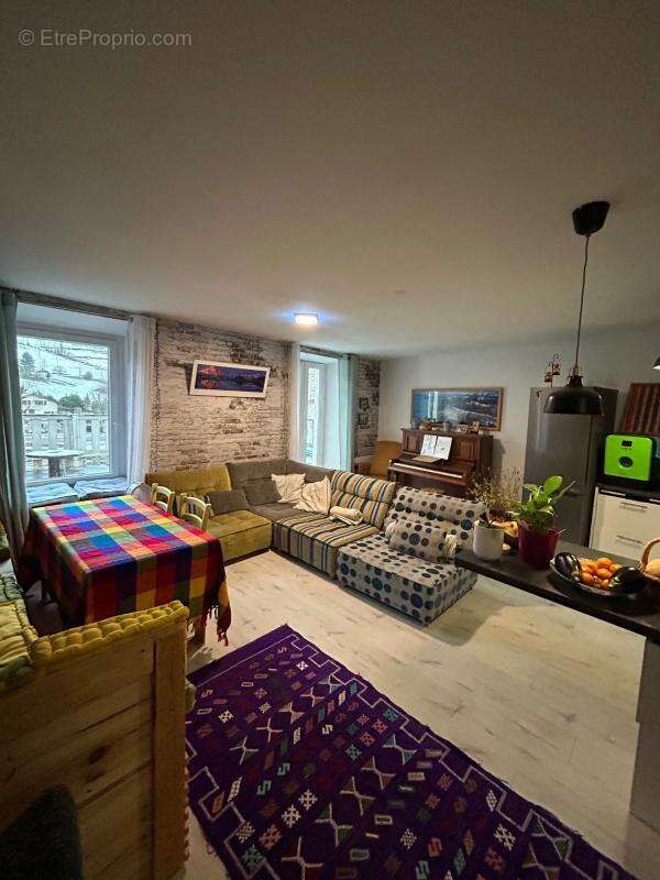 Appartement à POMMIERS-LA-PLACETTE