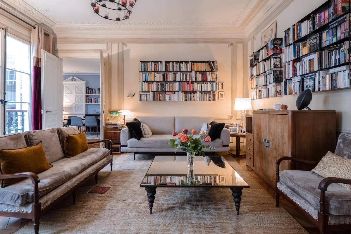 Appartement à PARIS-1E