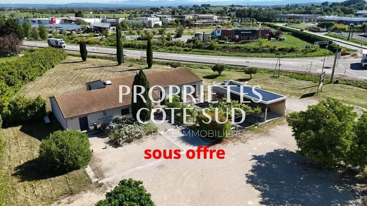 Commerce à SAINT-LAURENT-DES-ARBRES