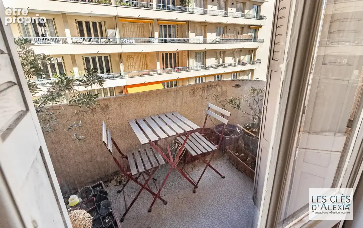 EXCLUSIVITÉ – LYON 6ᵉ SECTEUR FOCH – Appartement de caractère avec balcon, cave et grenier - photo 3