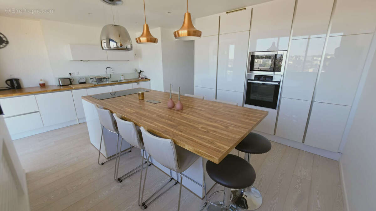 Rennes Aristide Briand - Thabor - Élégant T3 lumineux avec balcon, garage et vue dégagée - photo 2