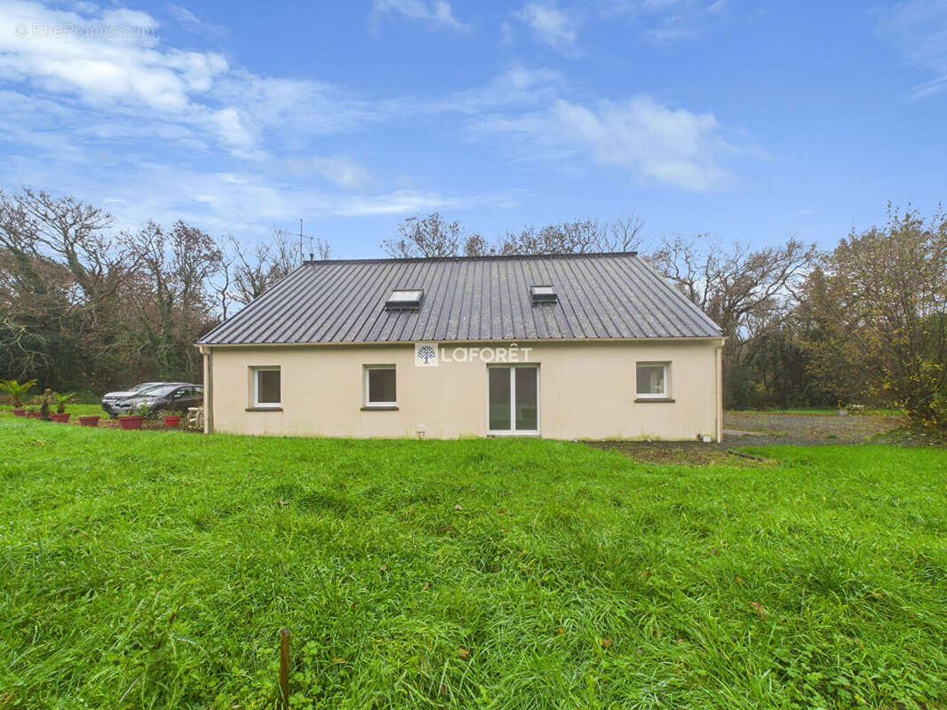 Maison à POULDREUZIC