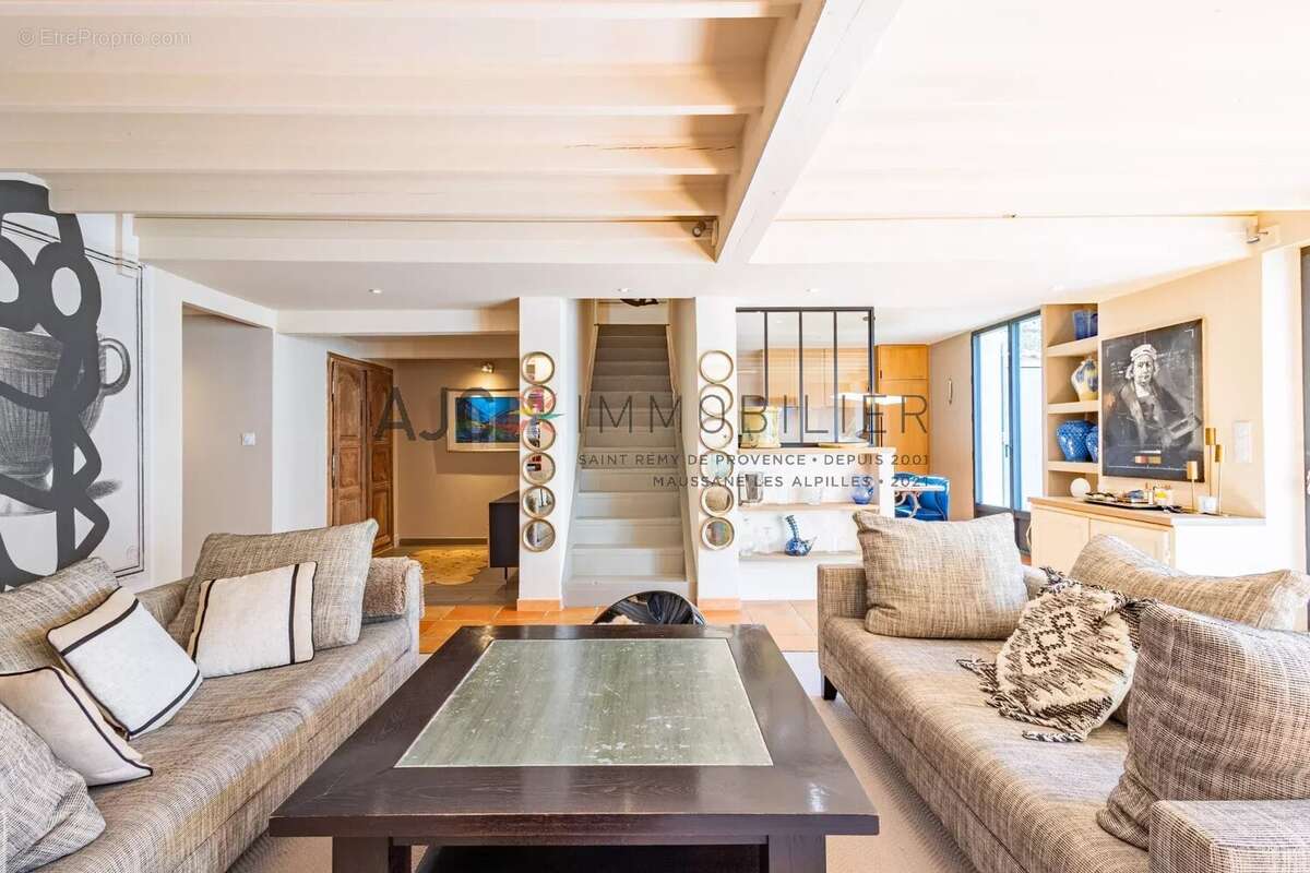 Saint-Rémy-de-Provence – À pied du centre, une maison rénovée au charme de la campagne - photo 8