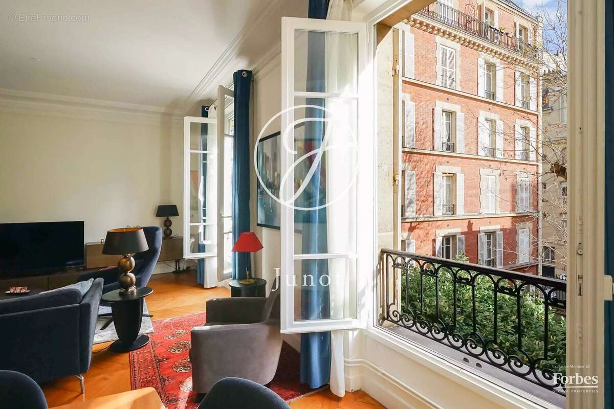 Appartement à PARIS-7E