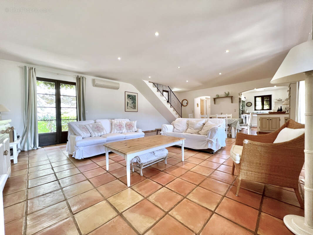 Maison à PLAN-DE-LA-TOUR