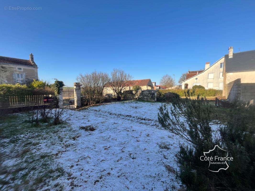Maison bourgeoise avec vue dégagée   Calme, terrain et dépen - photo 6