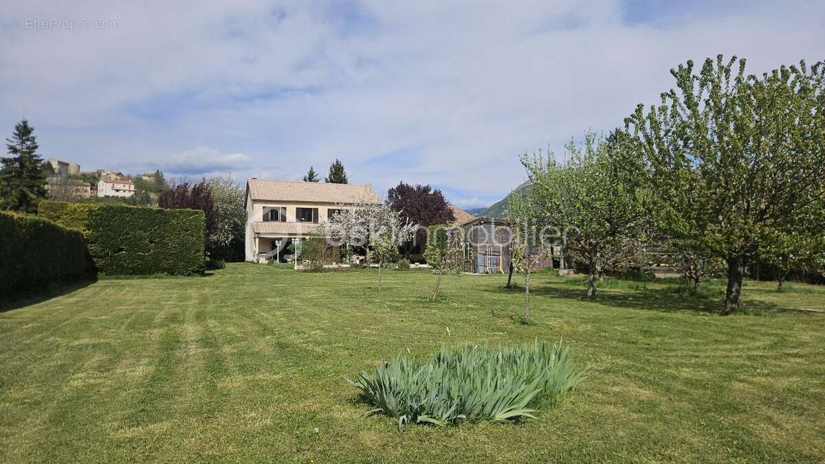 Maison à LA BATIE-MONTSALEON