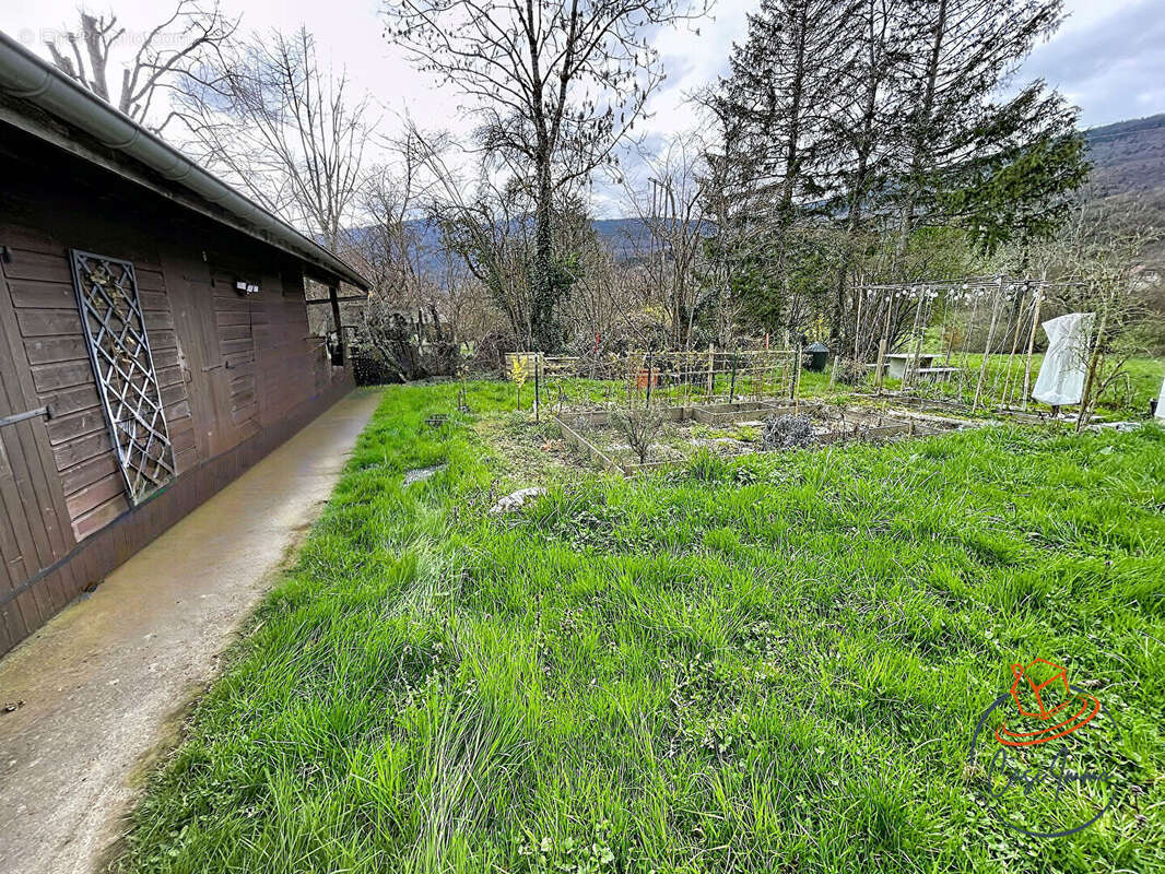 Appartement à PERON