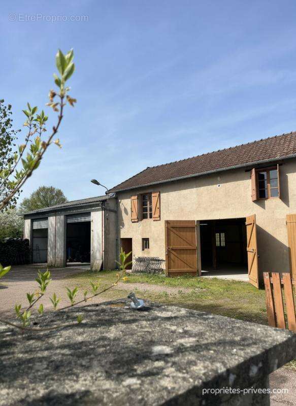 Maison à LORMES