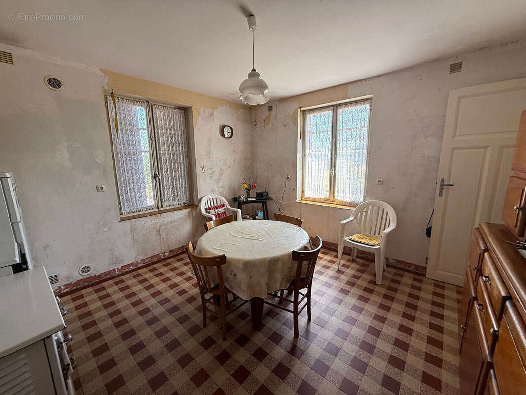 Maison à POUILLY-LES-NONAINS