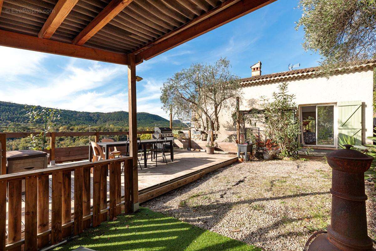 Maison à BAGNOLS-EN-FORET