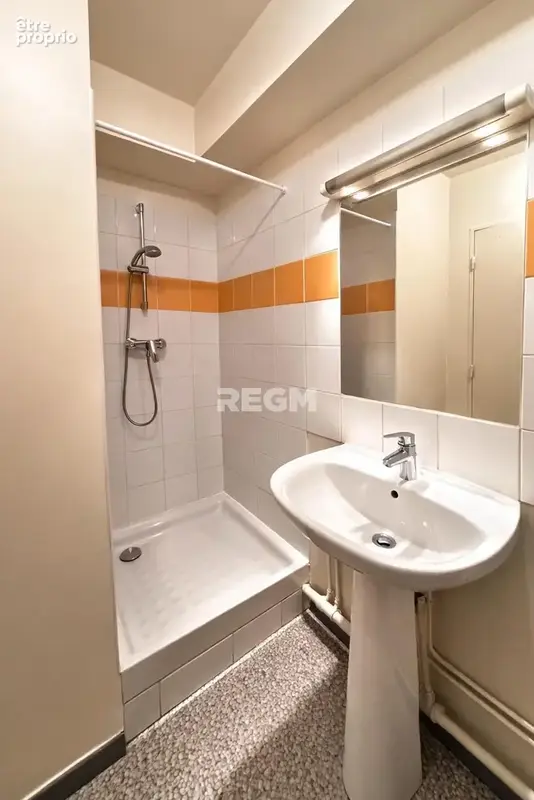 Cergy   Studio meublé de 19 m2  Vendu loué sous bail commercial - photo 4